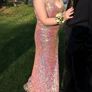 Beautiful gold prom dress✨